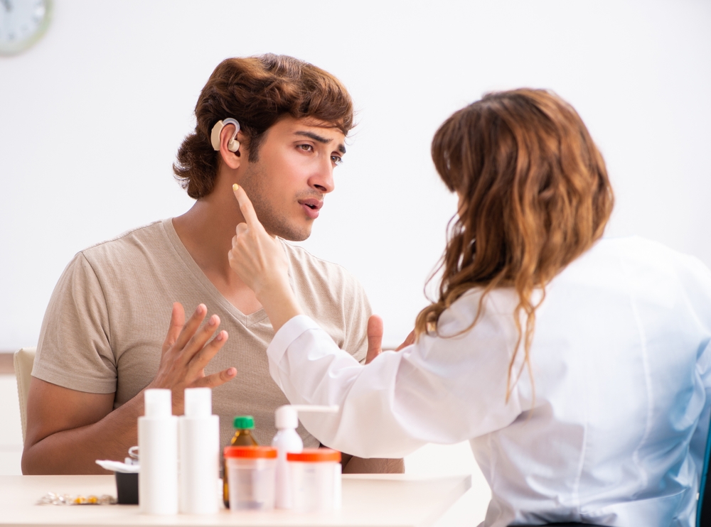 Patient,with,hearing,problem,visiting,doctor,otorhinolaryngologi